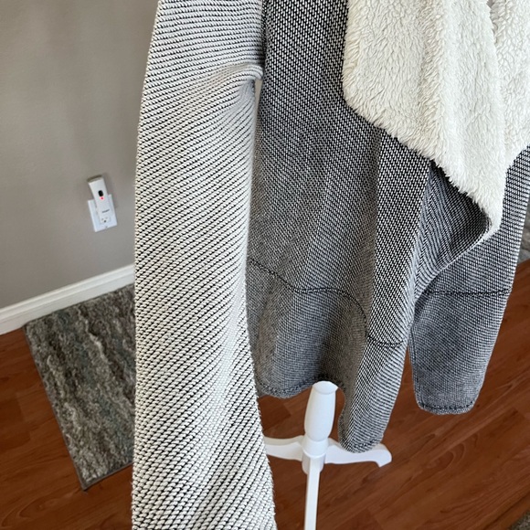 Style & Co. Black and White Sweater - Picture 4 of 5